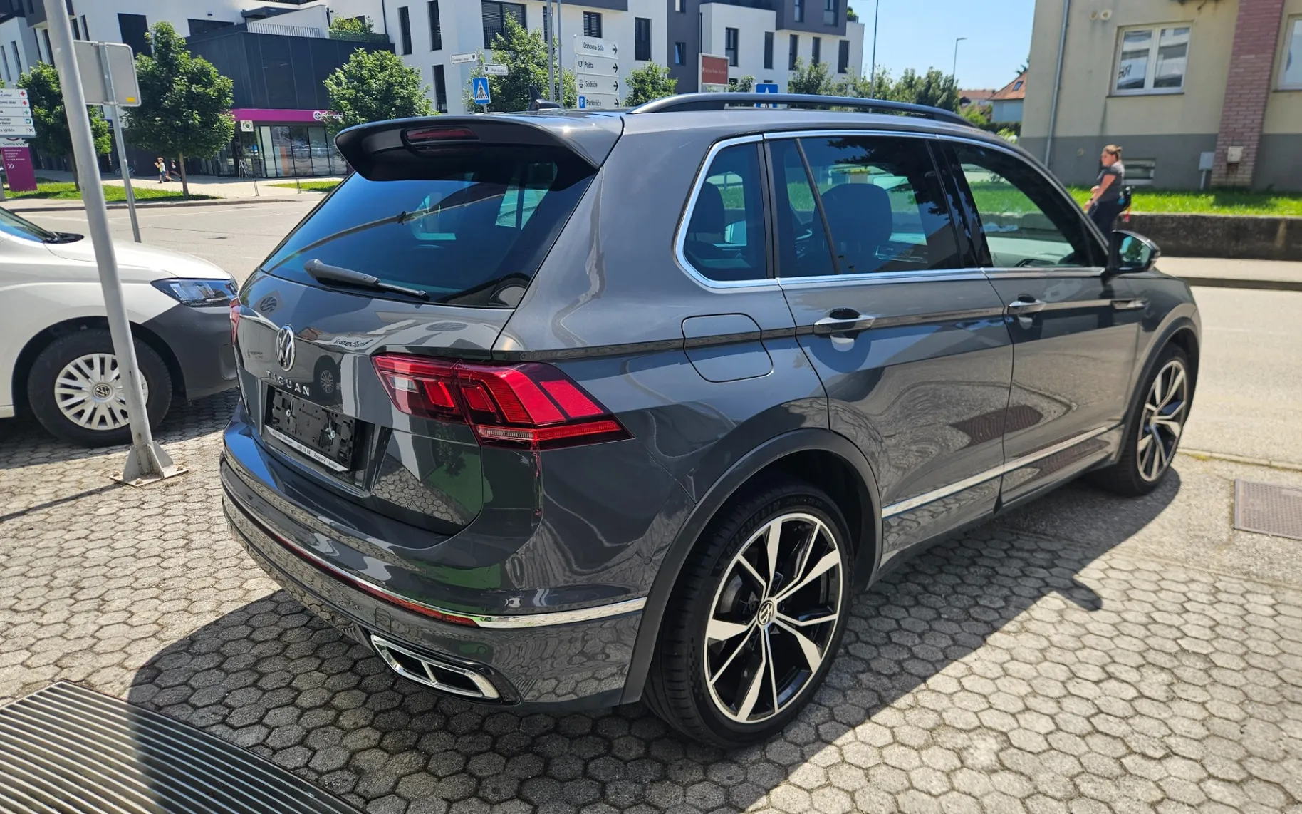 Zunanja slika - VW Tiguan - 2.0 TDI R-Line DSG - 3