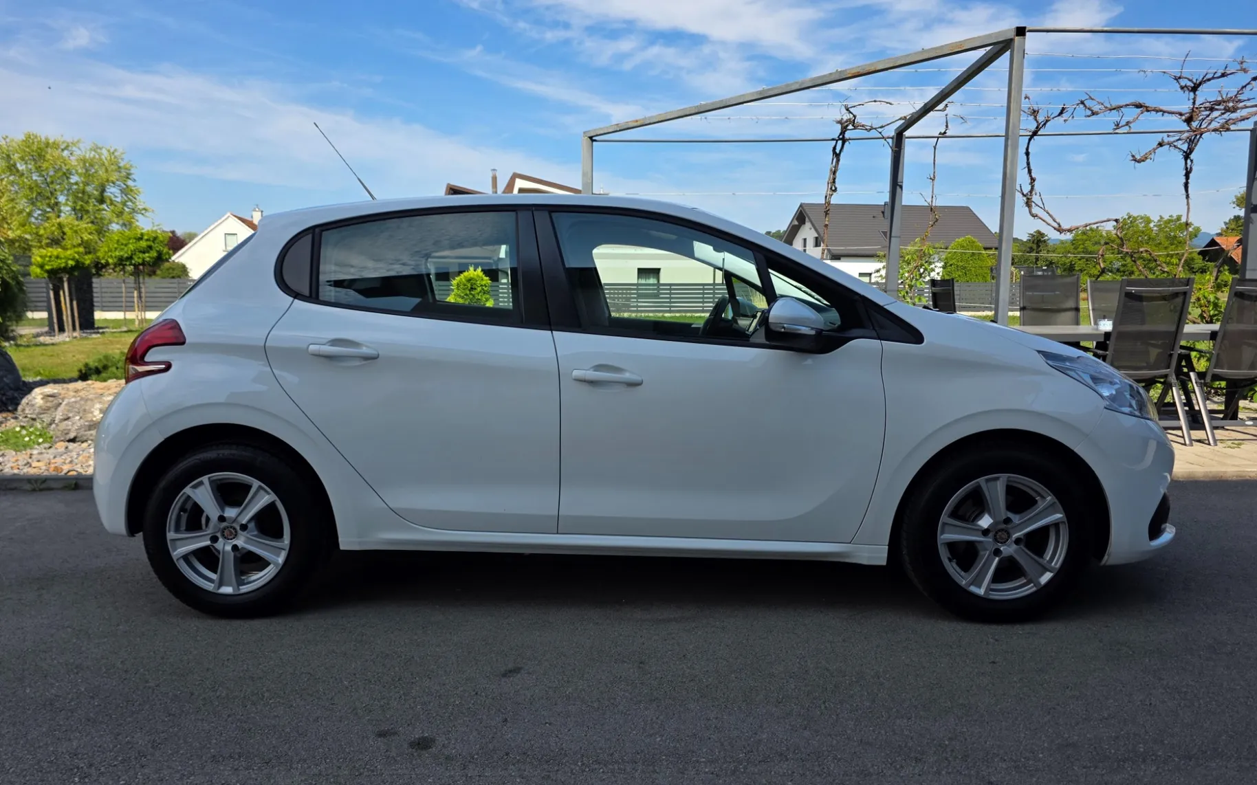 Zunanja slika - Peugeot 208 - 1,6 BlueHDi 75 Style - 5