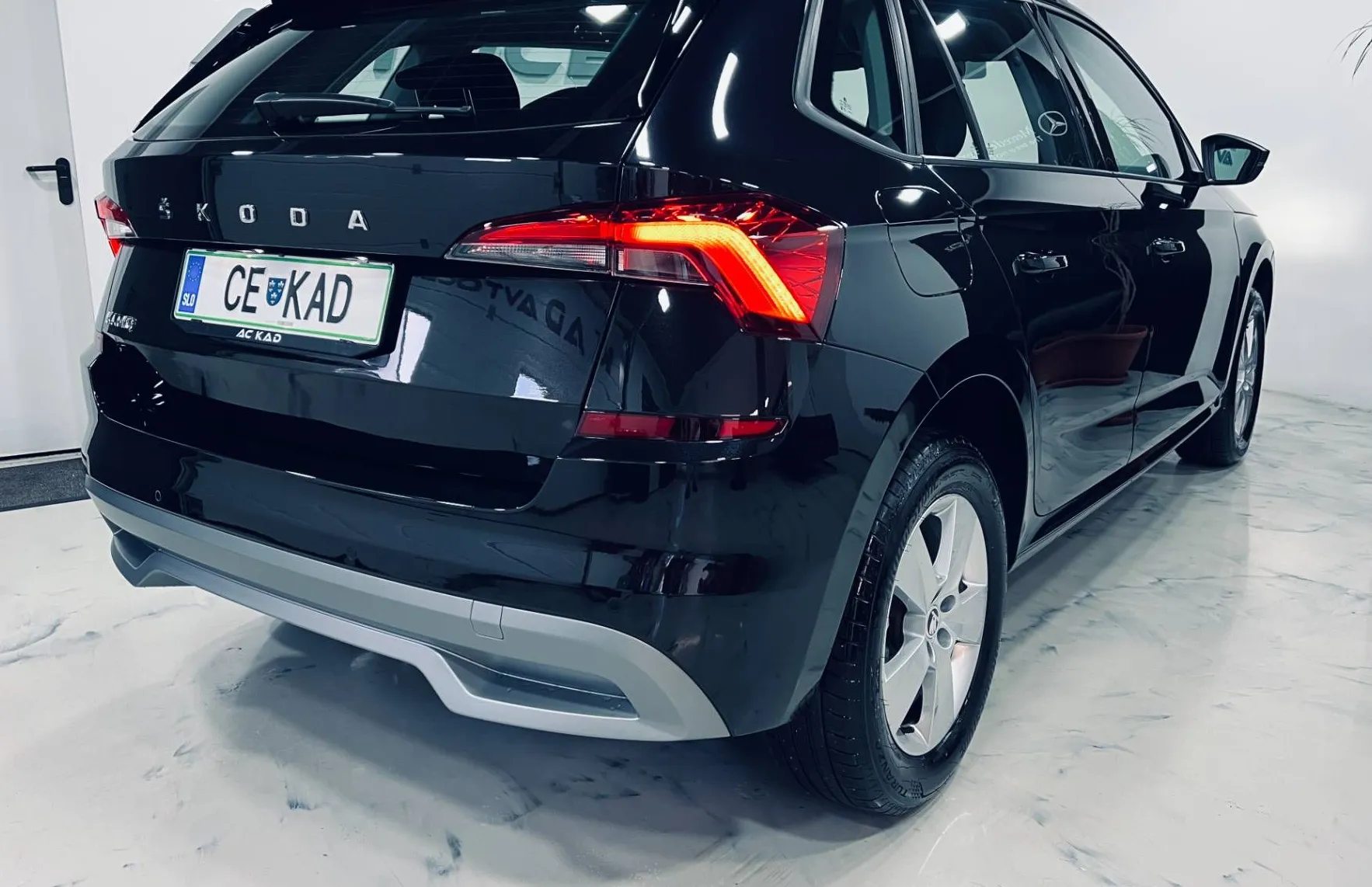 Zunanja slika - Škoda Kamiq - Active 1.0 TSI-SAMO 56000KM-LED-PDC-GRETJE SEDEŽ - 3