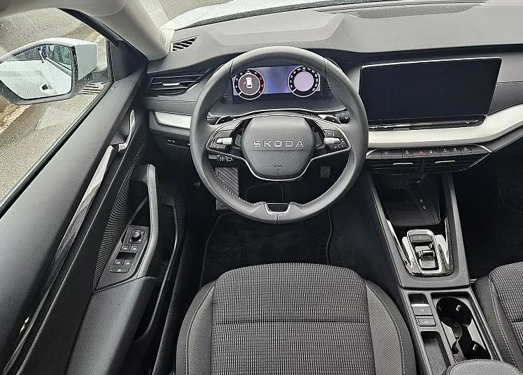 Zunanja slika - Škoda Octavia - COMBI 2.0 TDI Selection DSG 110 kW SLO-1.LASTNIK - 6