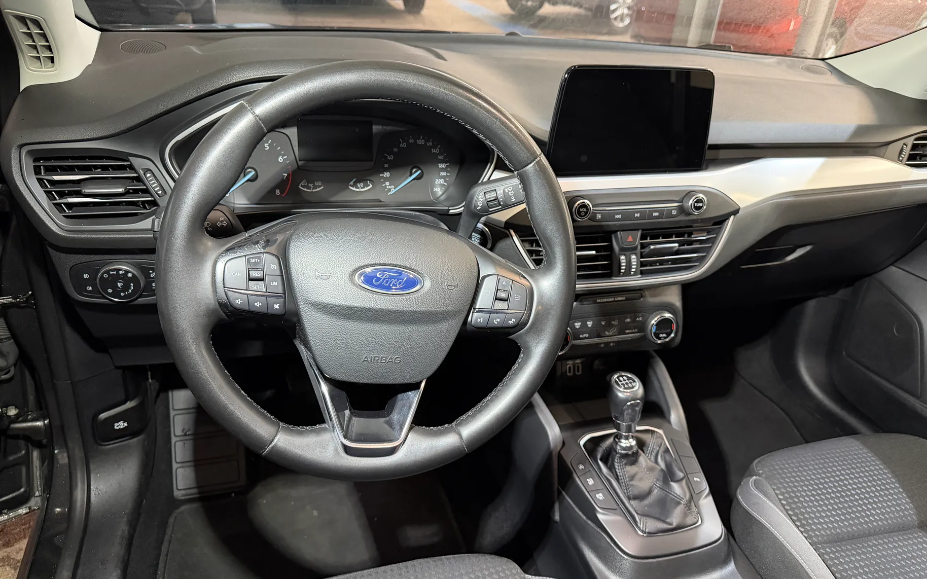 Notranja slika - Ford Focus - 1.0 - 40