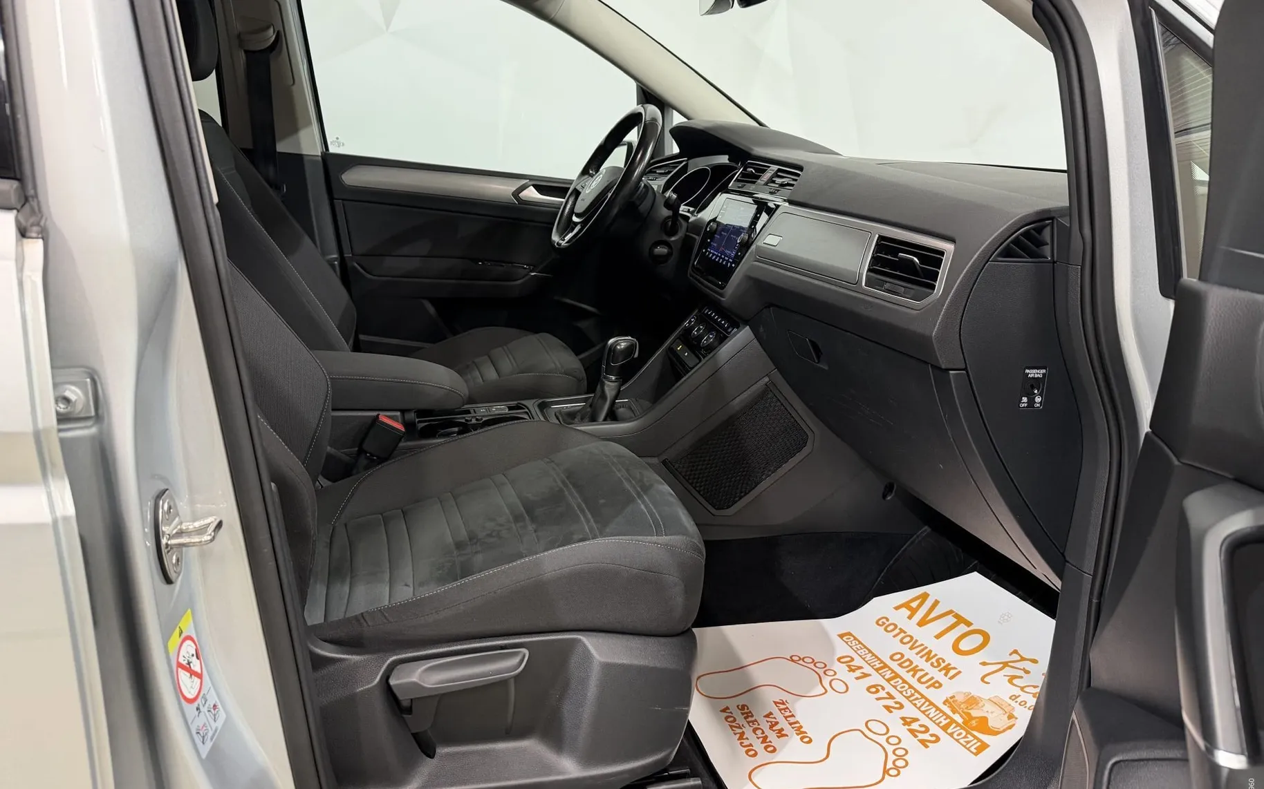 Notranja slika - VW Touran - 2.0 TDI-DSG-FULL LED-ACC-H-LINE-MASAŽA-NAVI-PDC... - 11