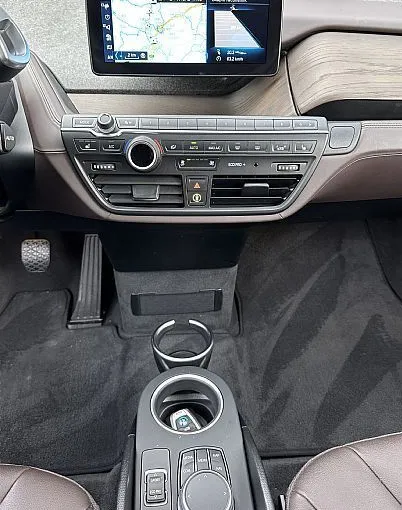 Zunanja slika - BMW i3 - s 120 Ah-PANORAMA-ACC-USNJE-KAMERA-NAVI PROF-20COL - 9