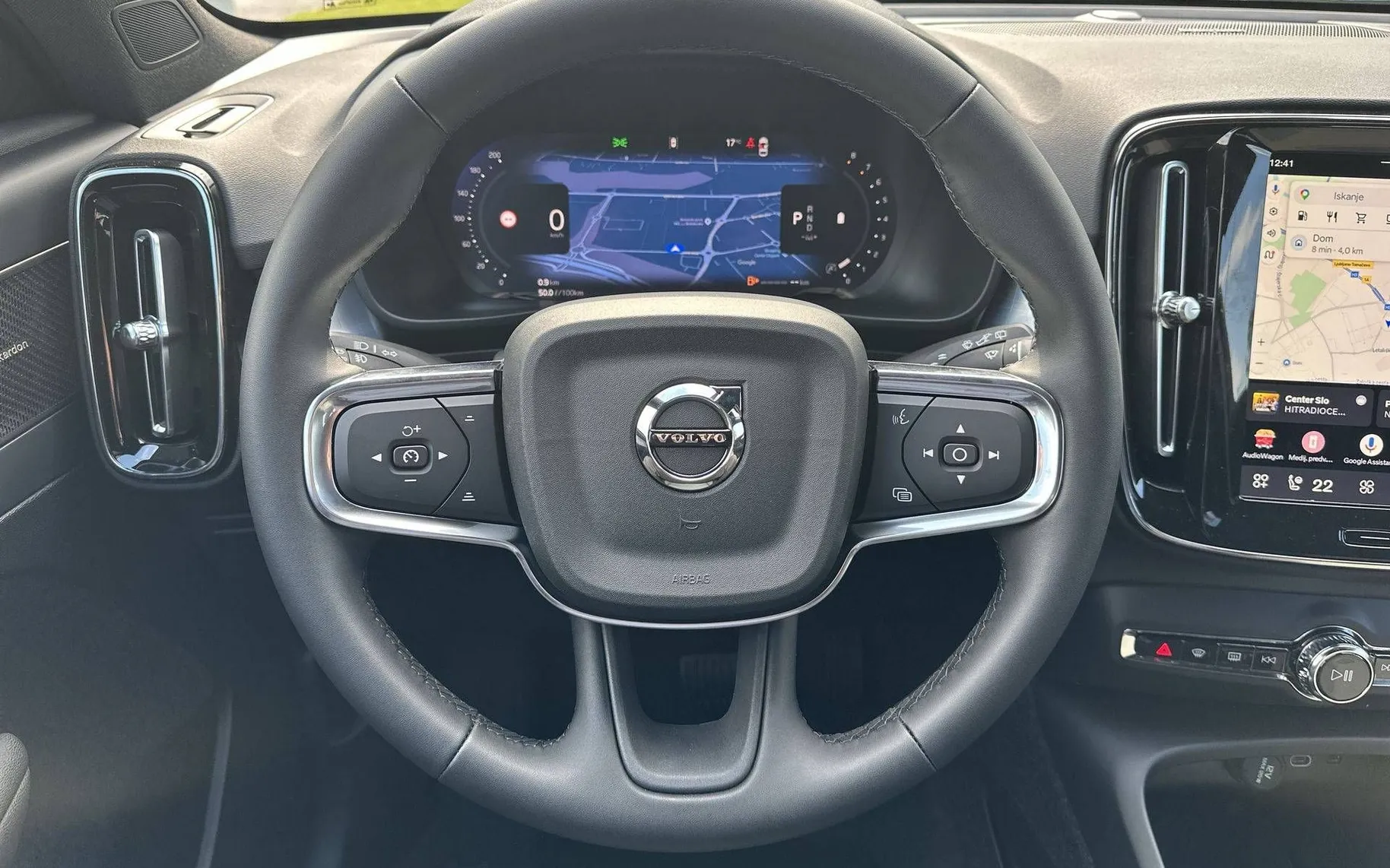 Notranja slika - Volvo XC40 - B3 P Plus Dark Avt. - 14
