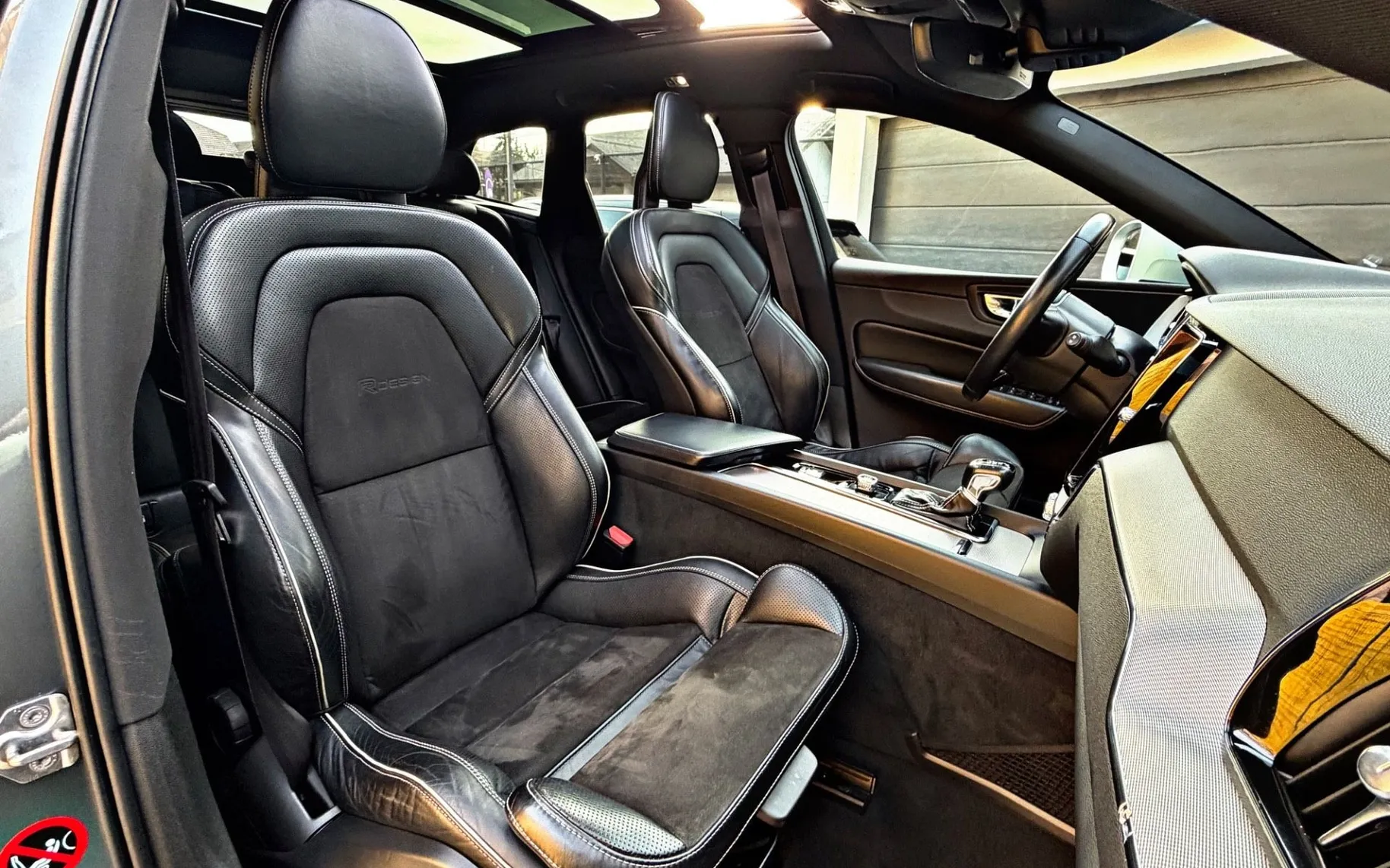 Notranja slika - Volvo XC60 - D4 AWD R-Design Avt.-PANO-VIRTUAL-19ALU-KOT NOV... - 12