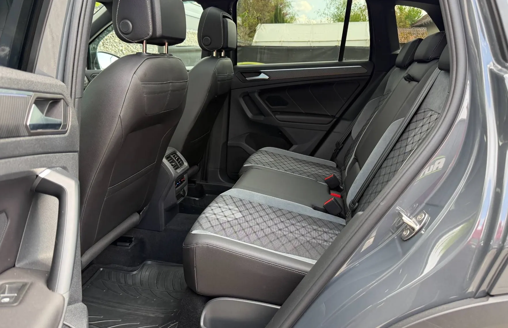 Zunanja slika - Volkswagen Tiguan - 2.0 TSI 4M R-Line DSG |HUD|KAM|PANO|IQ LIGHT|... - 16