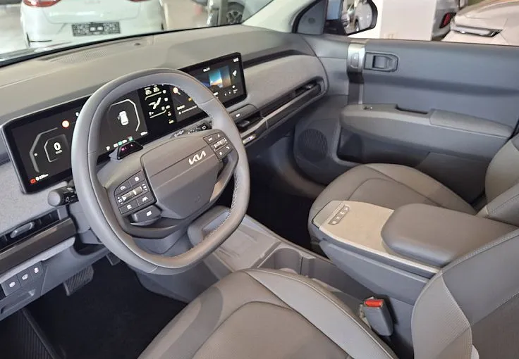 Zunanja slika - KIA EV3 - 58.3 kWh baterija. 150 kW  204 KM  Sky - 7
