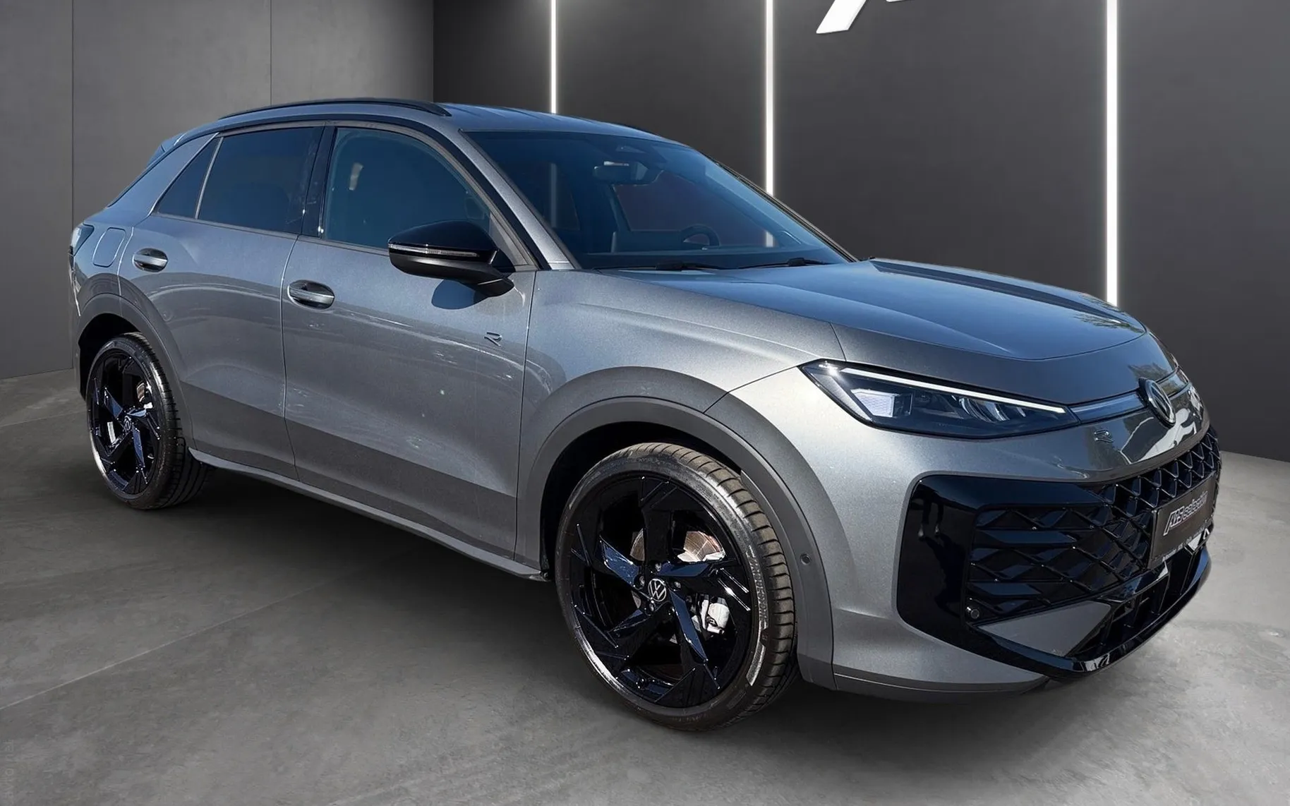 Zunanja slika - Volkswagen T-Roc - 1.5 eTSI R-Line DSG-SLO-IQ Light-Vlečna kljuka.... - 2