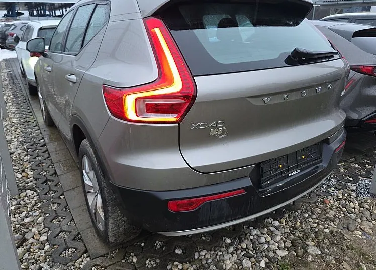 Zunanja slika - Volvo XC40 - D3 Momentum Pro FULLED•LANE•VIRTUAL•GRETJE•KEYLESS - 3