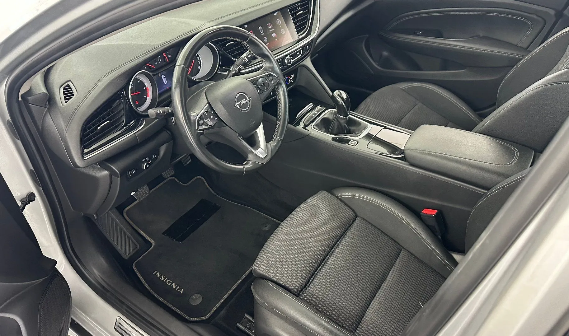 Zunanja slika - Opel Insignia - 1.6 CDTi.USNJE.NAREJEN VEL.SERVIS+MENJALNIKU - 3