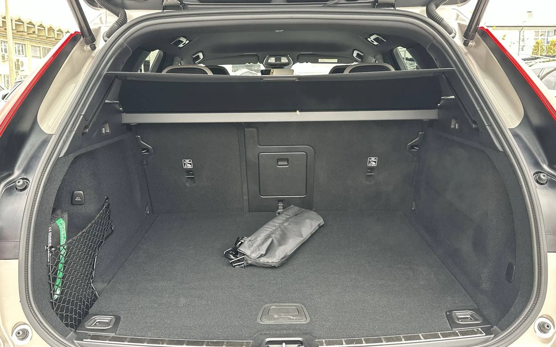 Notranja slika - Volvo XC60 - B5 P AWD Plus Dark Avt. - 12