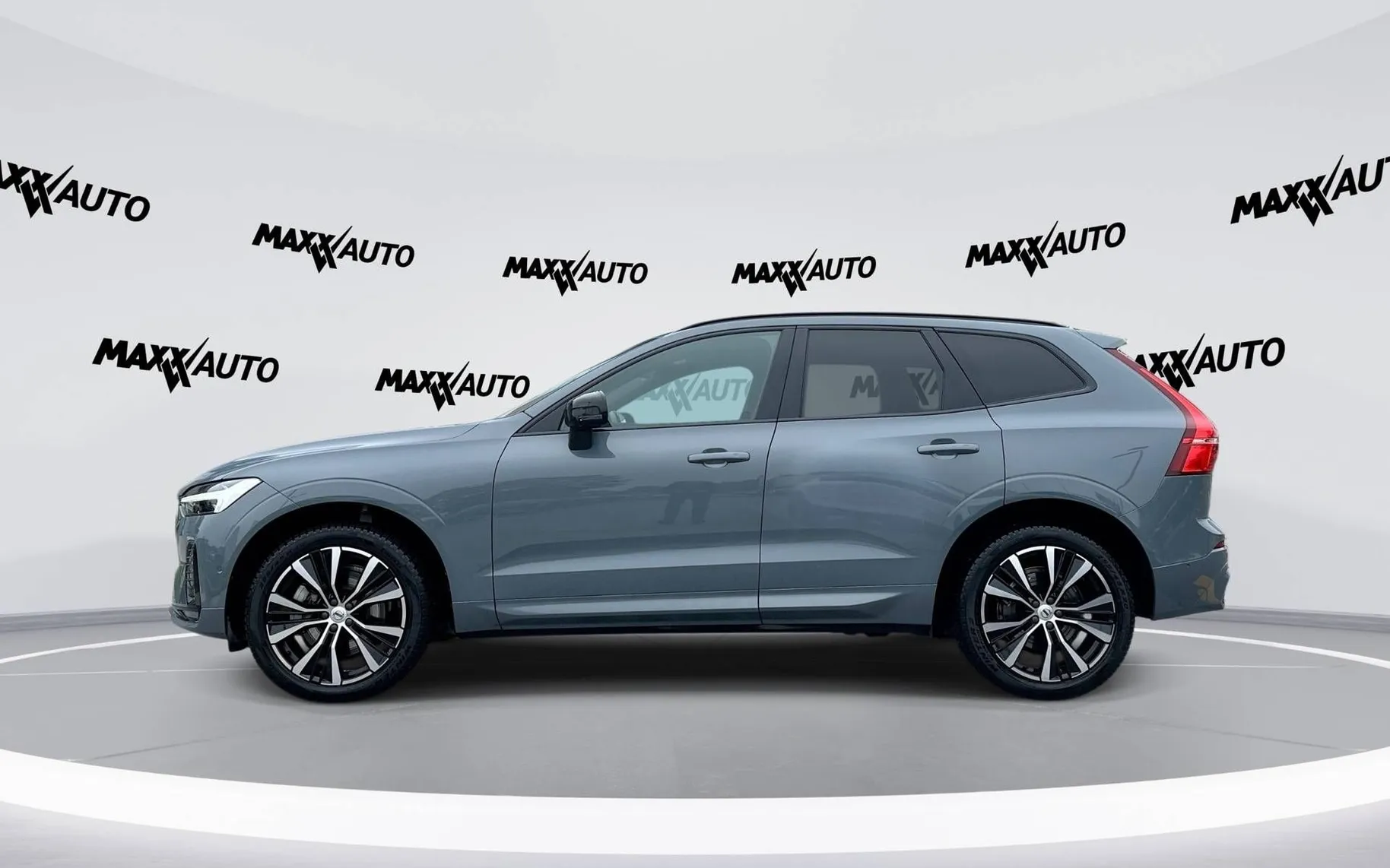 Notranja slika - Volvo XC60 - B4 D AWD Ultimate Dark Avt. - 8