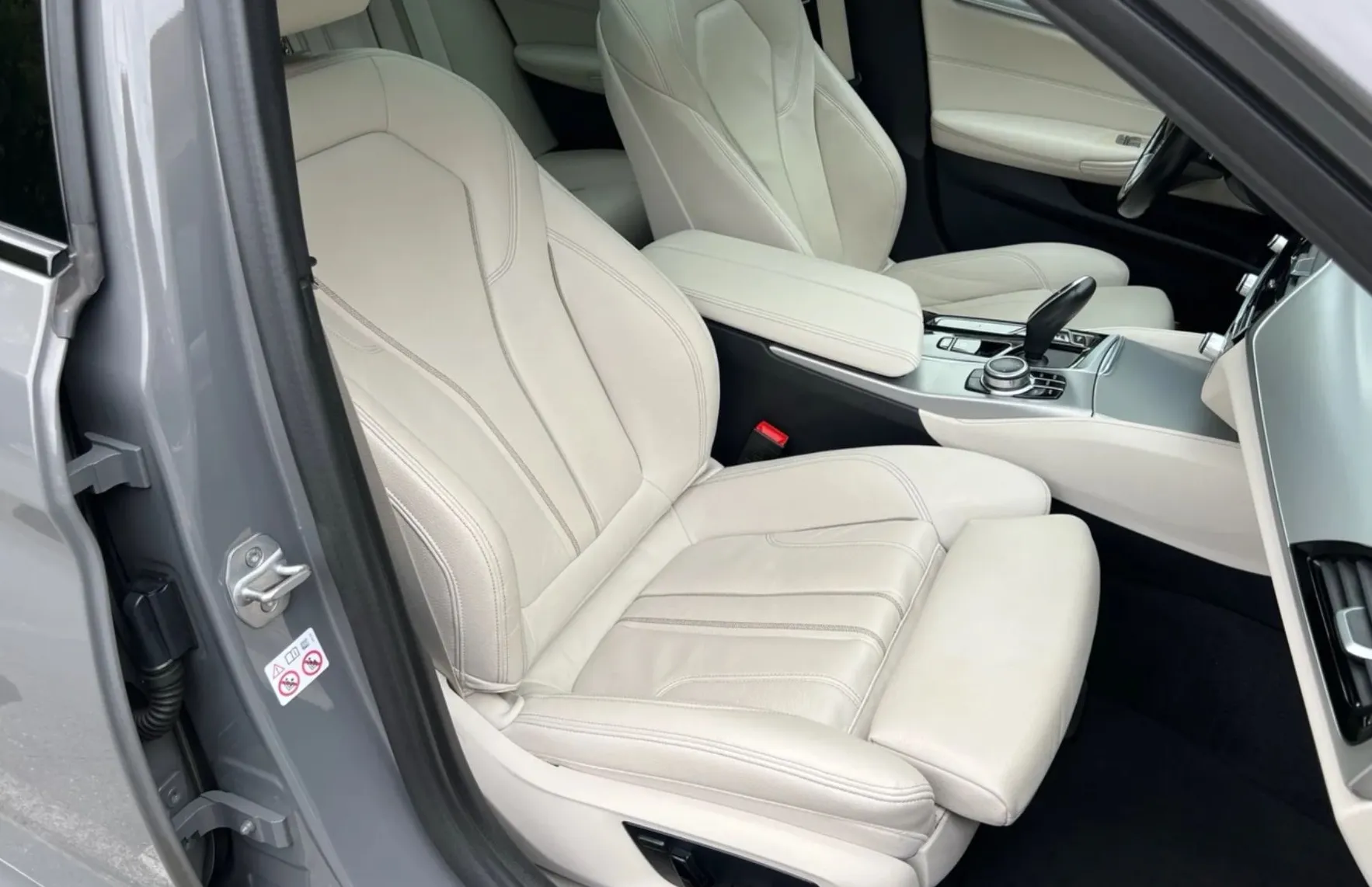 Zunanja slika - BMW Serija 5 - Touring: 530d M Sport Pano Vl. kljuka Laser - 10