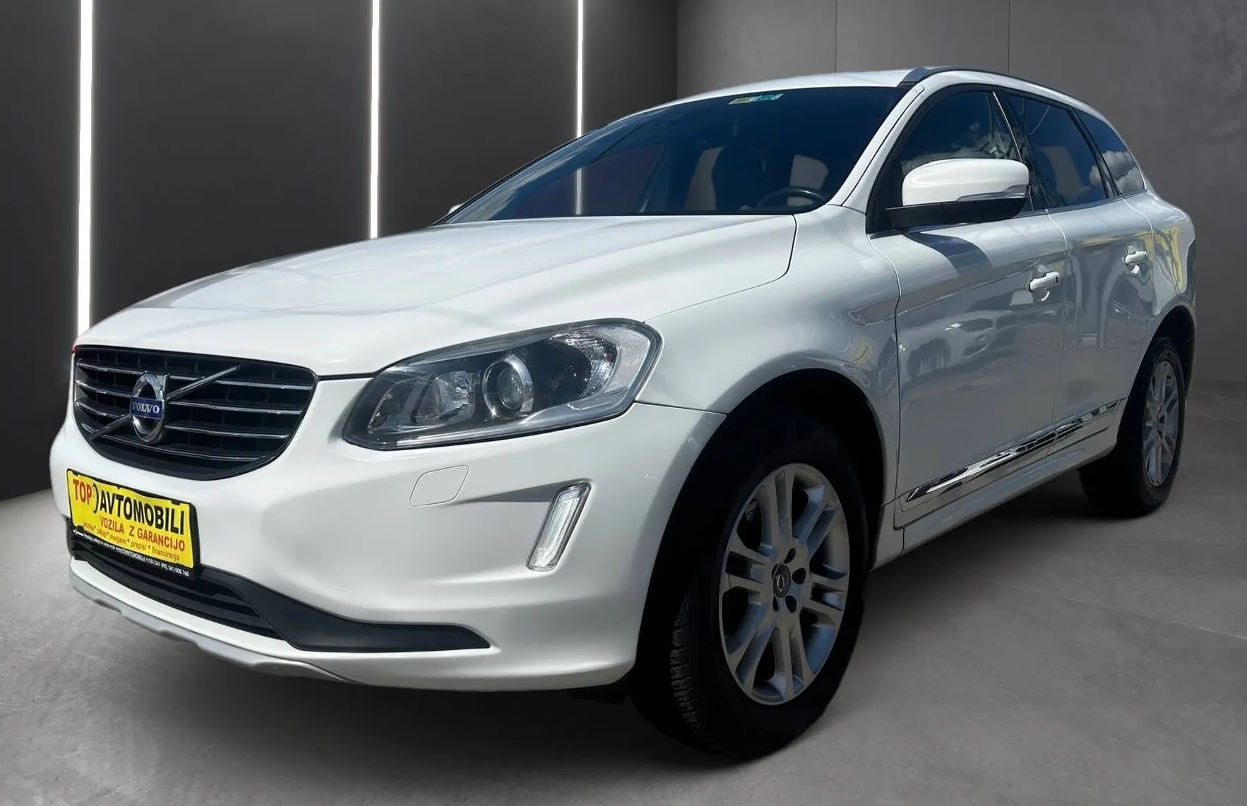 Zunanja slika - Volvo XC60 - D4 XENON HI-FI TEMPOMAT NAVI VIRTUAL PDC - 3