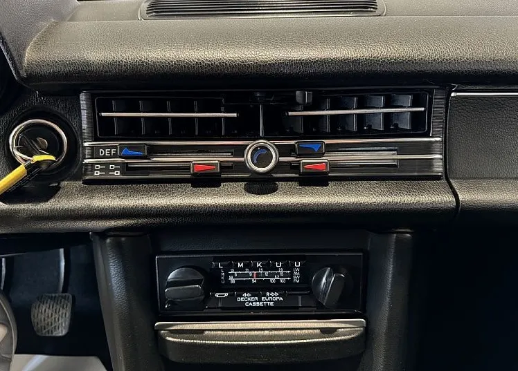 Zunanja slika - Mercedes-Benz E-Razred - 115 200D - KOT NOV - VOZILO V PRVI BARVI - 15