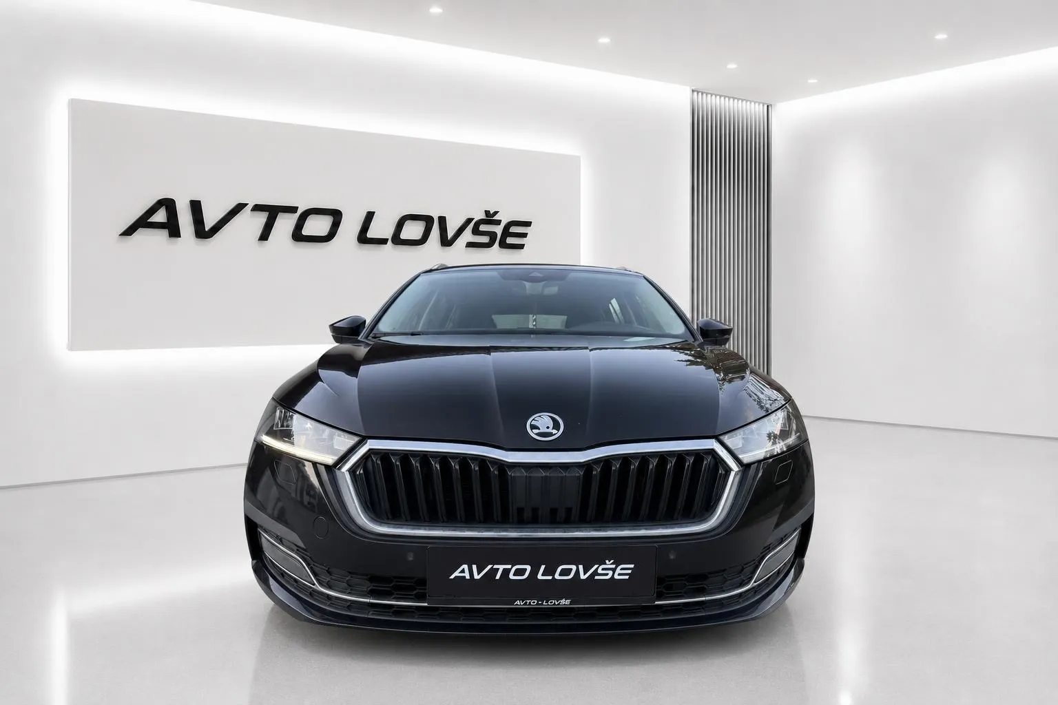 Zunanja slika - Škoda Octavia - Combi 2.0 TDI Sport LineDSG-1 LASTNICA-VIRTUAL-LED - 3
