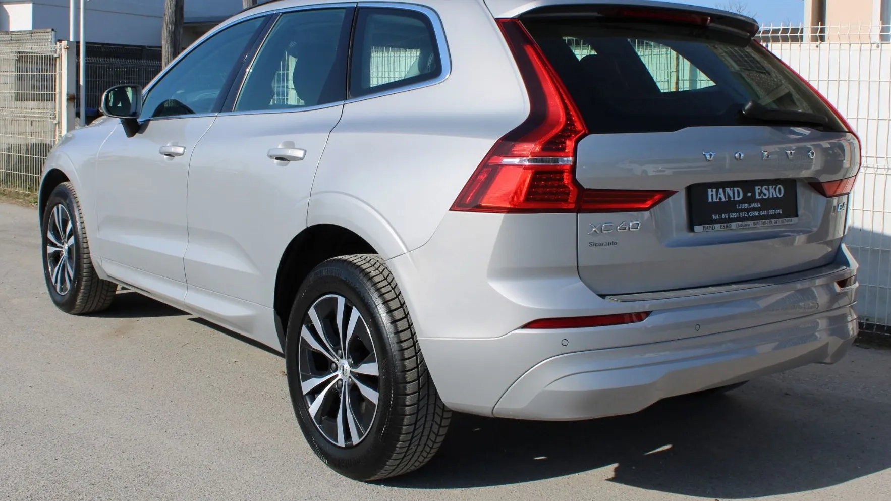 Zunanja slika - Volvo XC60 - B4D AUT Momentum -VIRTUAL-LED-KAMERA-NAVI-MEMORY - 4
