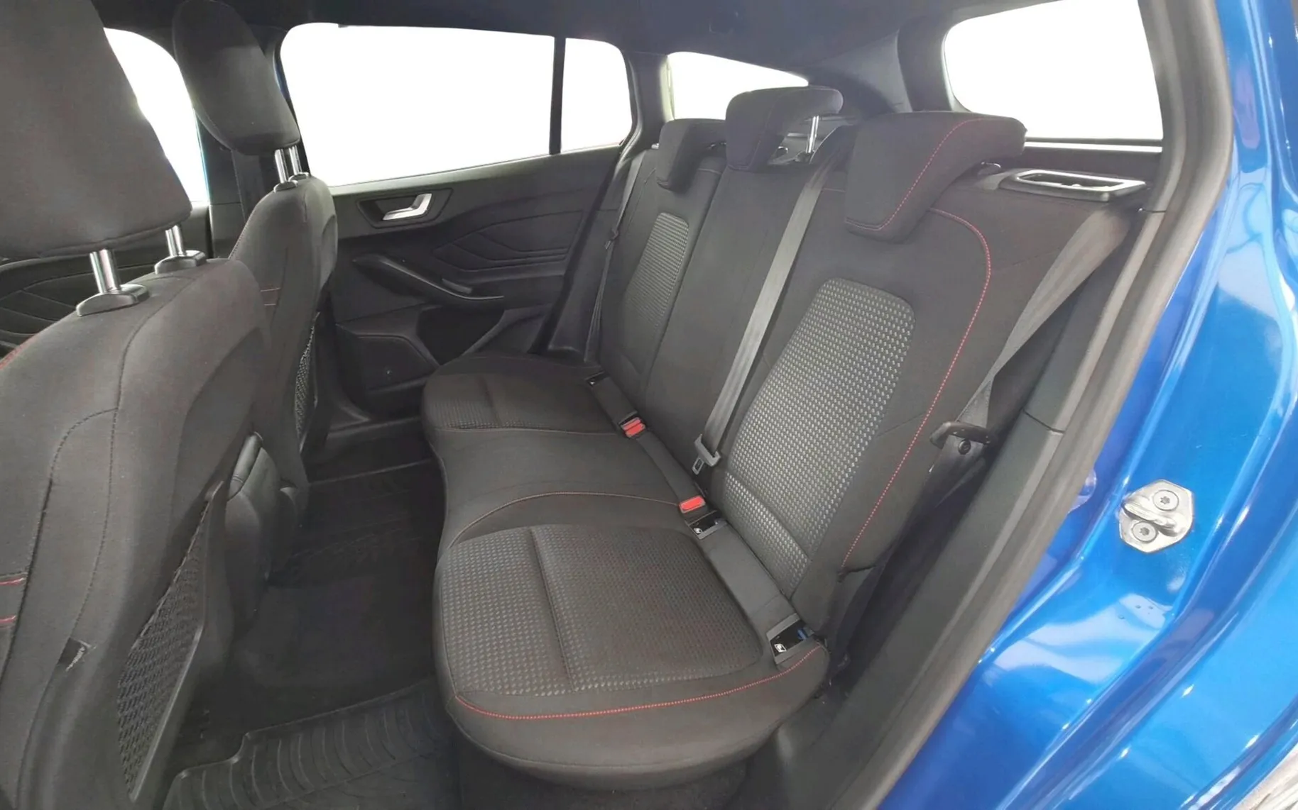 Zunanja slika - Ford Focus - Karavan 1.0 EcoBoost ST-Line-SLO-NAVI-RADAR-BLISS - 6
