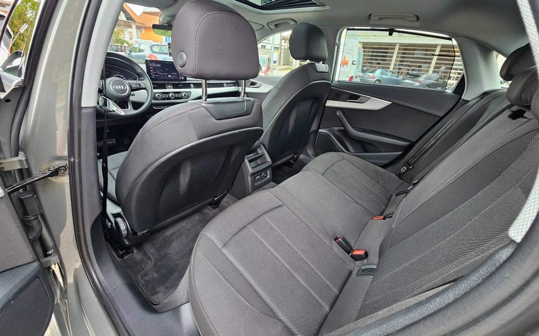 Notranja slika - Audi A4 - TFSI S-LINE |NARDO|KAMERA|NAVI|PANO|ALU18|TOP| - 11