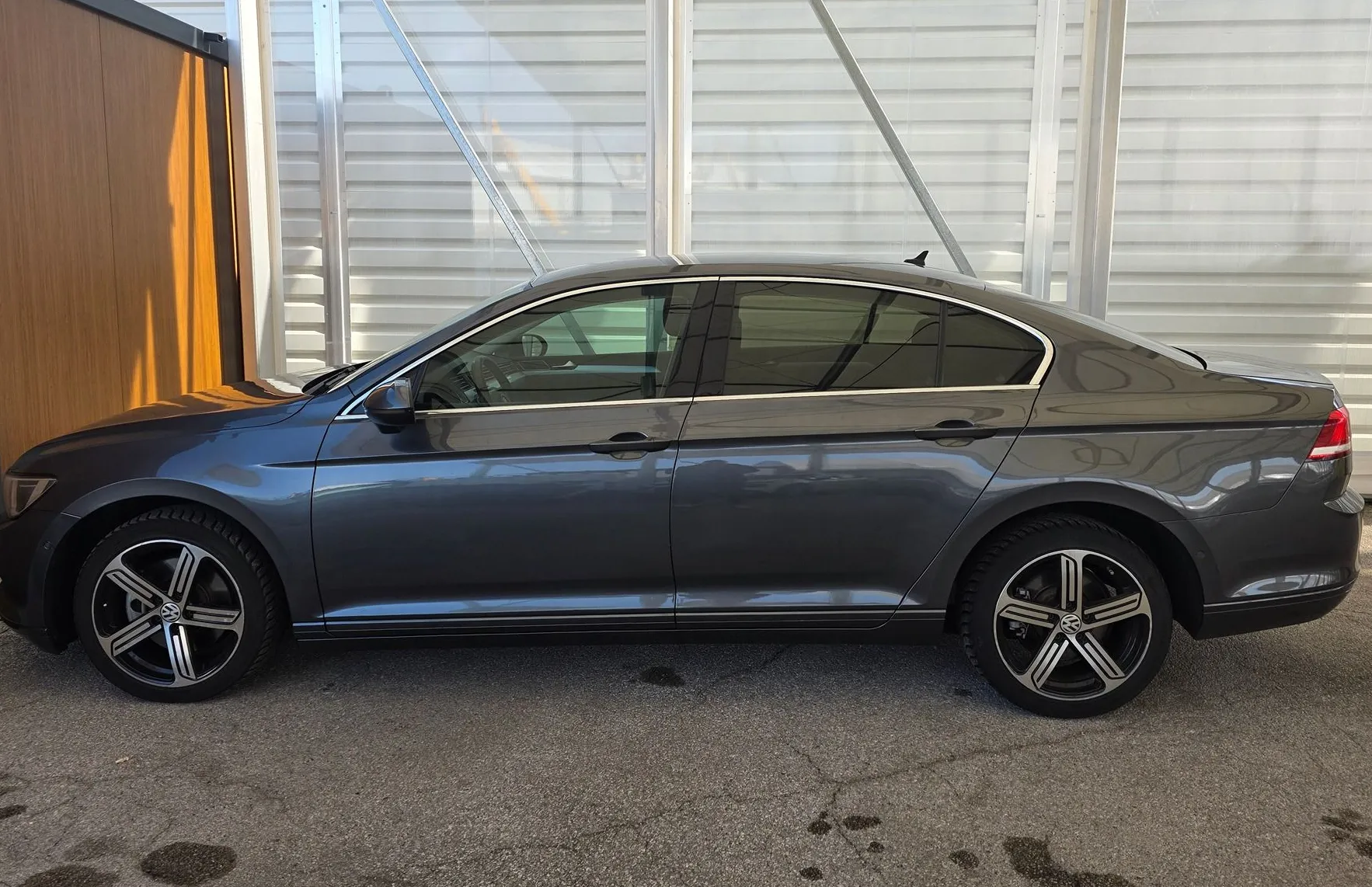 Zunanja slika - VW Passat - 1.6 TDI - DSG - KAMERA - TEMPOMAT - GL. SERVIS - 6