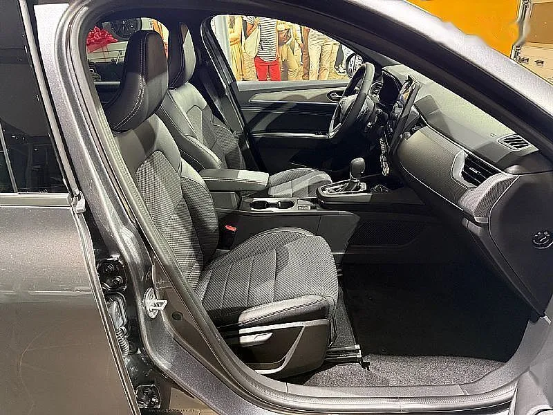 Zunanja slika - Renault Mégane - Techno HEV145 Avto+paket Varnost in parkiranje - 8