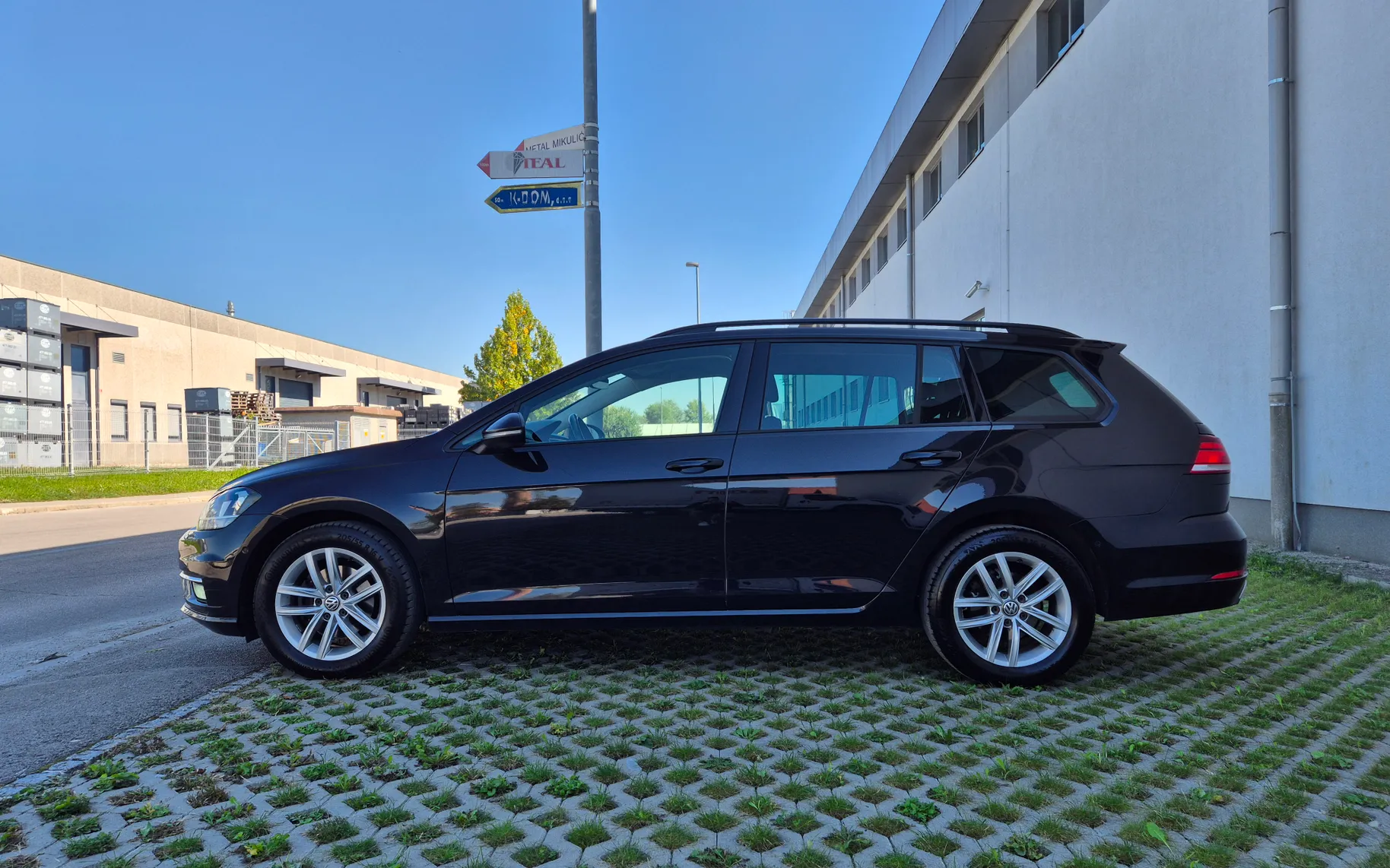Zunanja slika - Volkswagen Golf - Variant 1,6 TDI BMT Comfortline DSG - 2