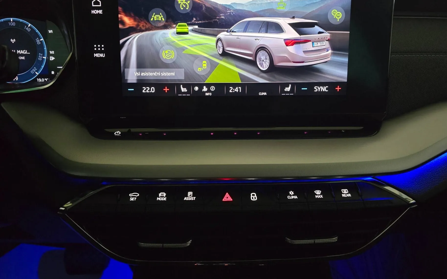 Notranja slika - Škoda Octavia - Combi 2.0 TDI Style DSG- Matrix.panorama.HUD.asist - 17