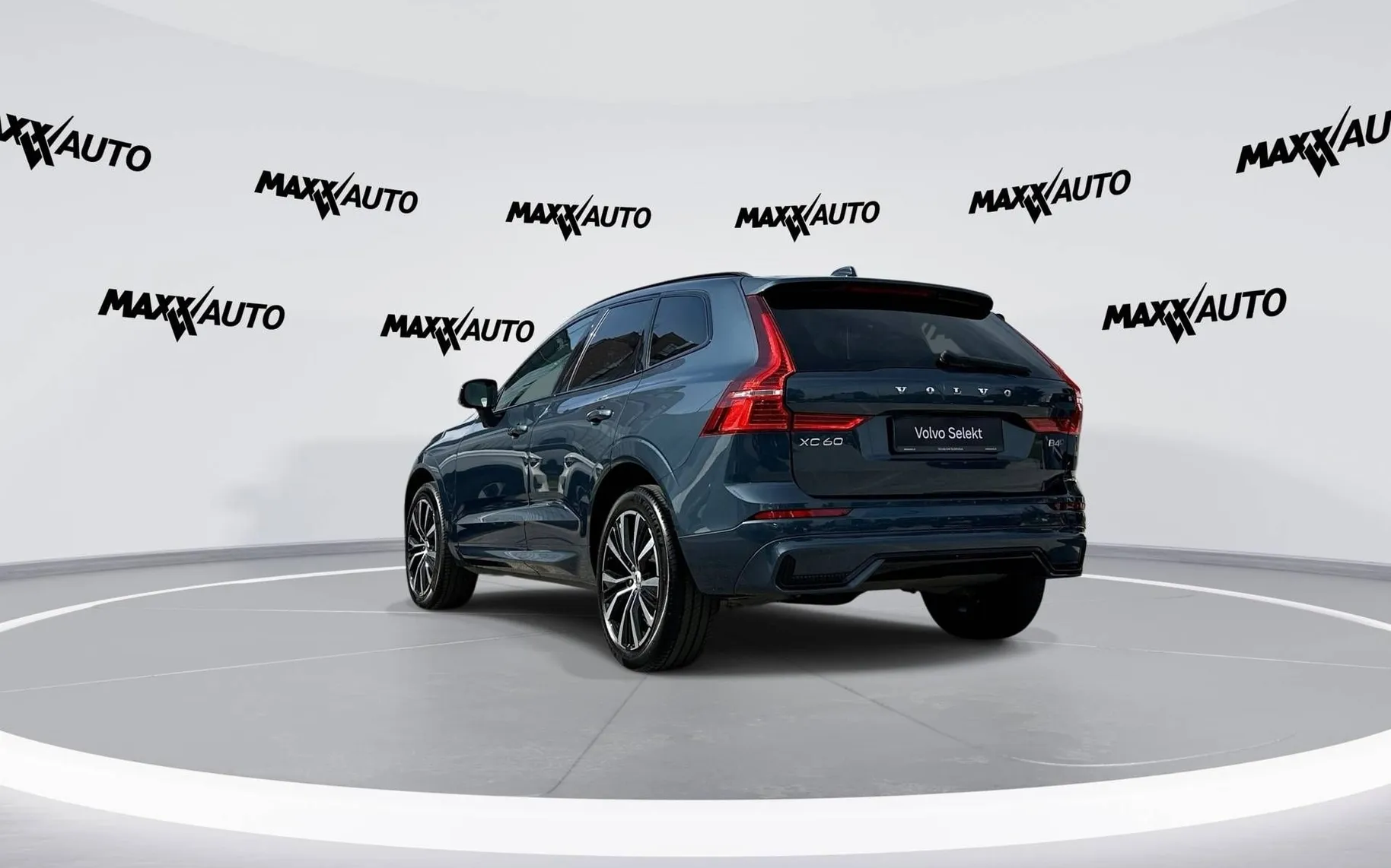 Notranja slika - Volvo XC60 - B4 AWD MILD HYBRID PLUS DARK - 7