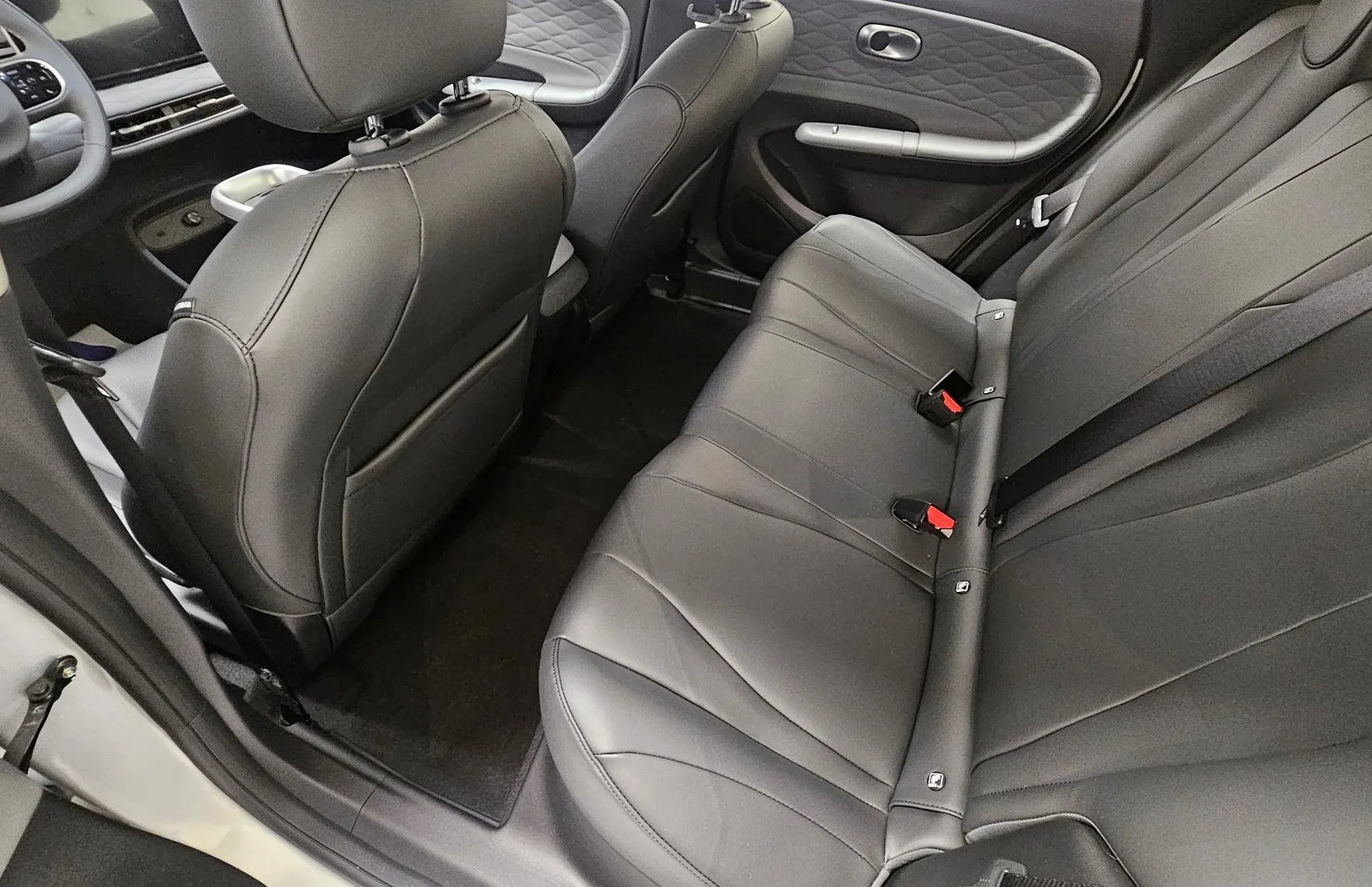 Zunanja slika - Dongfeng Box - 42.3 kWh 70 kW- SILVER- - 11