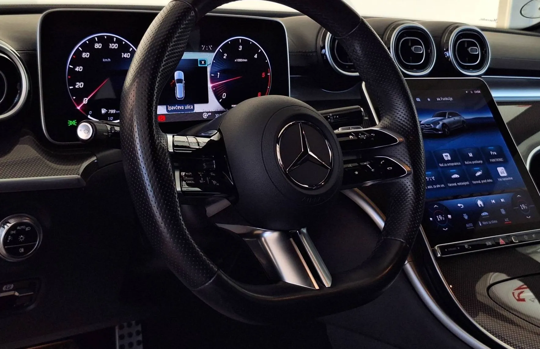 Zunanja slika - Mercedes-Benz C-Razred - C 300d AMG Line•AMBIENT•MRTVI KOTI•ACC• - 17
