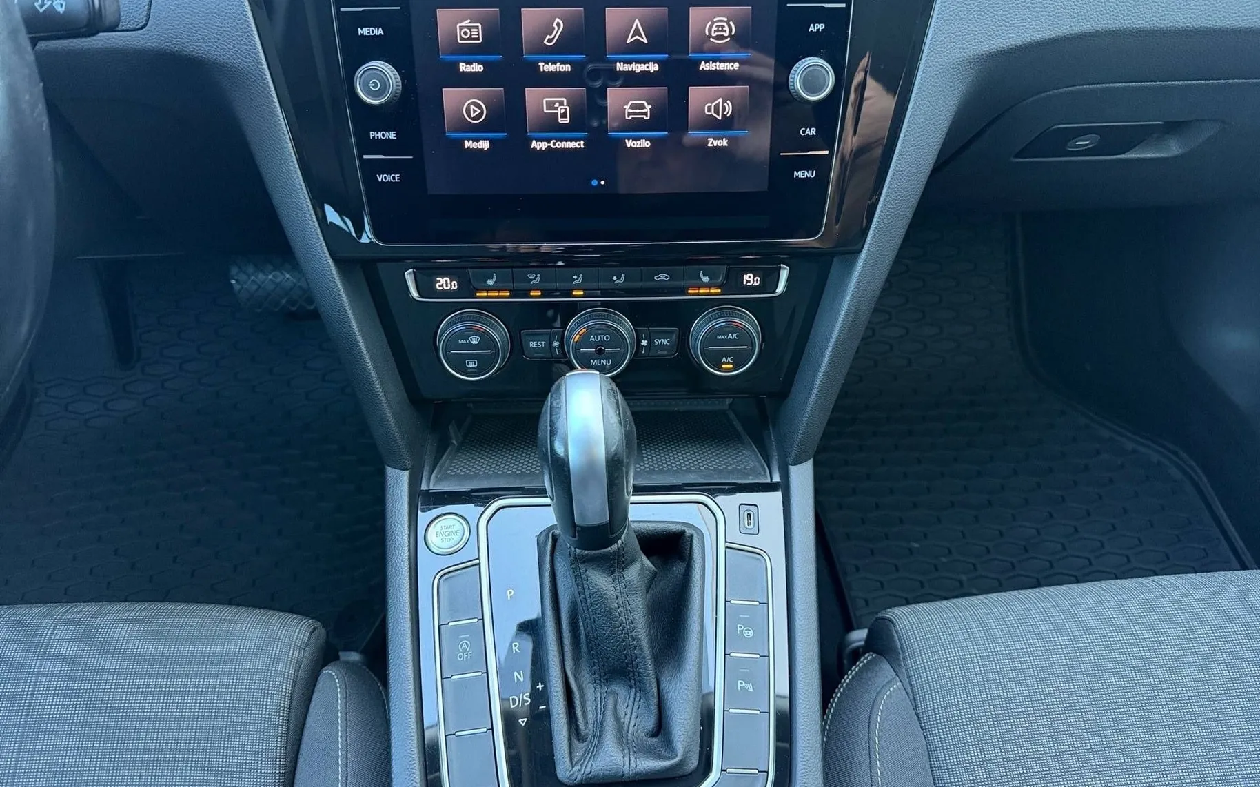 Notranja slika - Volkswagen Passat - 2.0 TDI BMT SCR Business avt.-Panorama-LED-Kamera - 9
