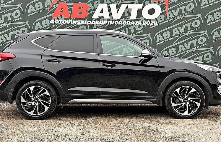Zunanja slika - Hyundai Tucson - 1.7 CRDI Style+SLO+1LASTNIK+SERVISNA+ALU+BIXENON - 4