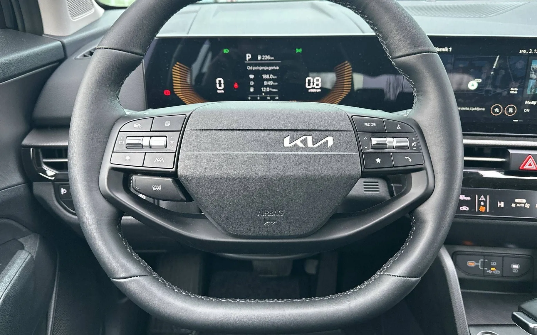 Notranja slika - KIA Sportage - 1.6 T-GDI LX Fresh ISG DCT - 14