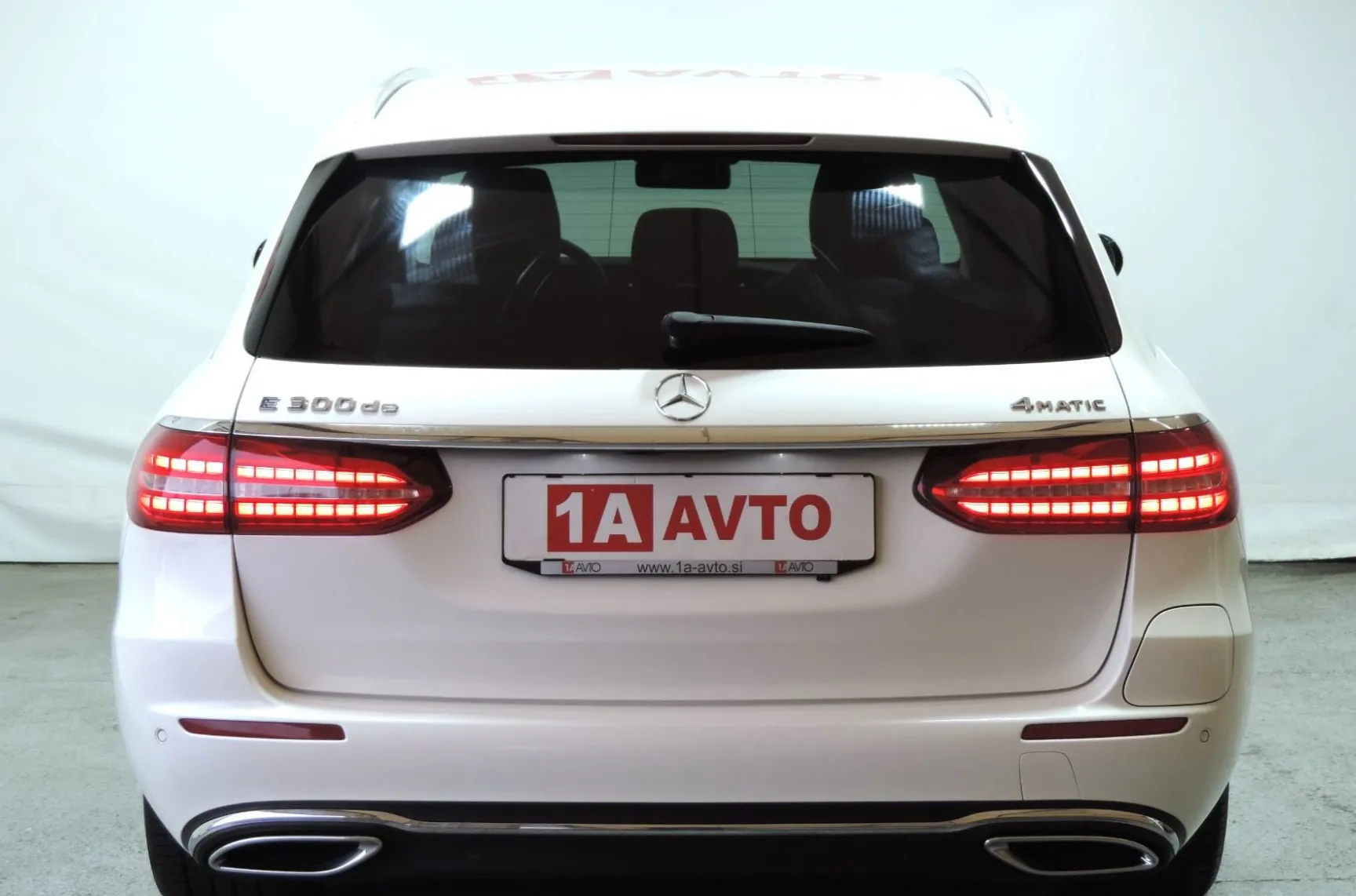 Zunanja slika - Mercedes-Benz E-Razred - E 300 de 4MATIC T  Avt. ACC-360-MRTVI KO - 6