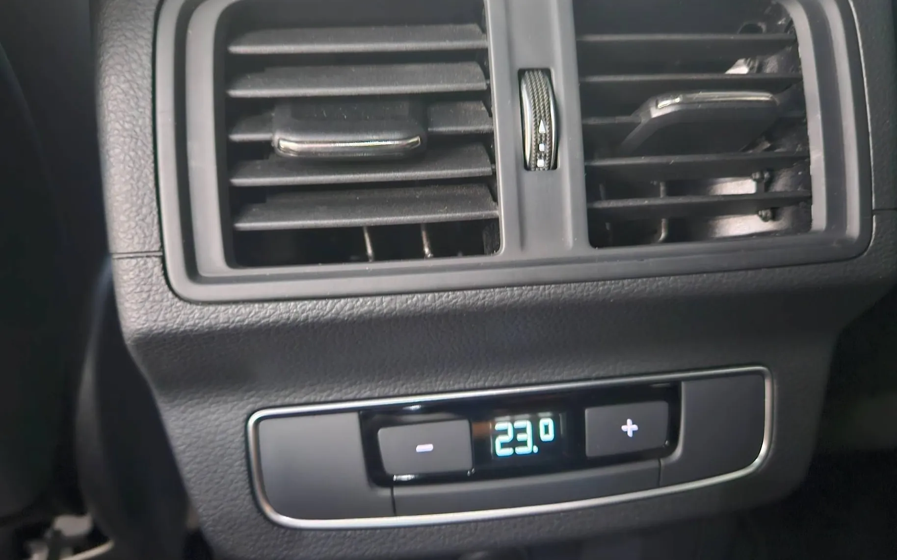 Notranja slika - Audi Q5 - Quattro 40 TDI S line S tronic - 10