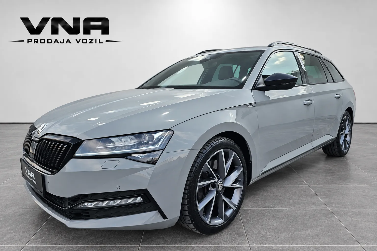 Zunanja slika - Škoda Superb - Combi 4x4 2.0 TSI Sportline DSG |VIRTUAL|WEBASTO| - 1