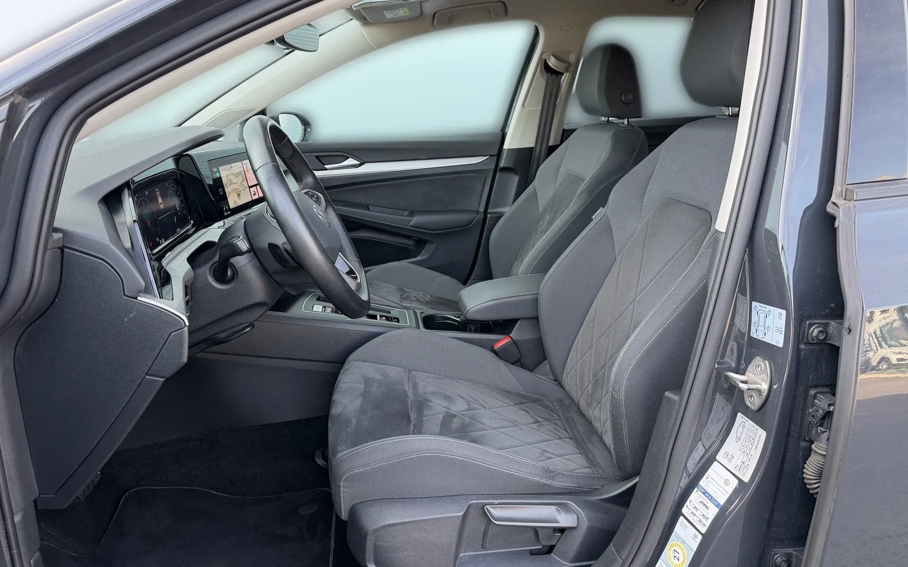 Notranja slika - Volkswagen Golf Variant - 2.0 TDI BMT Life DSG-IQ Light-Vl.kljuka-ACC-Kamera - 7