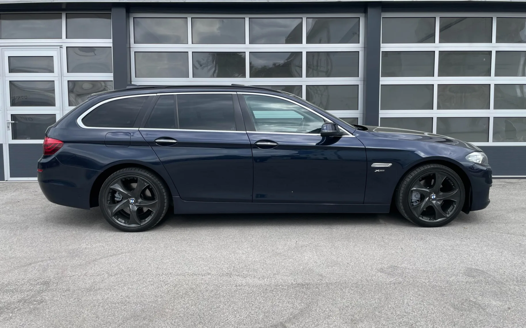 Zunanja slika - BMW Serija 5 - 520d xDrive touring Avt. - 4