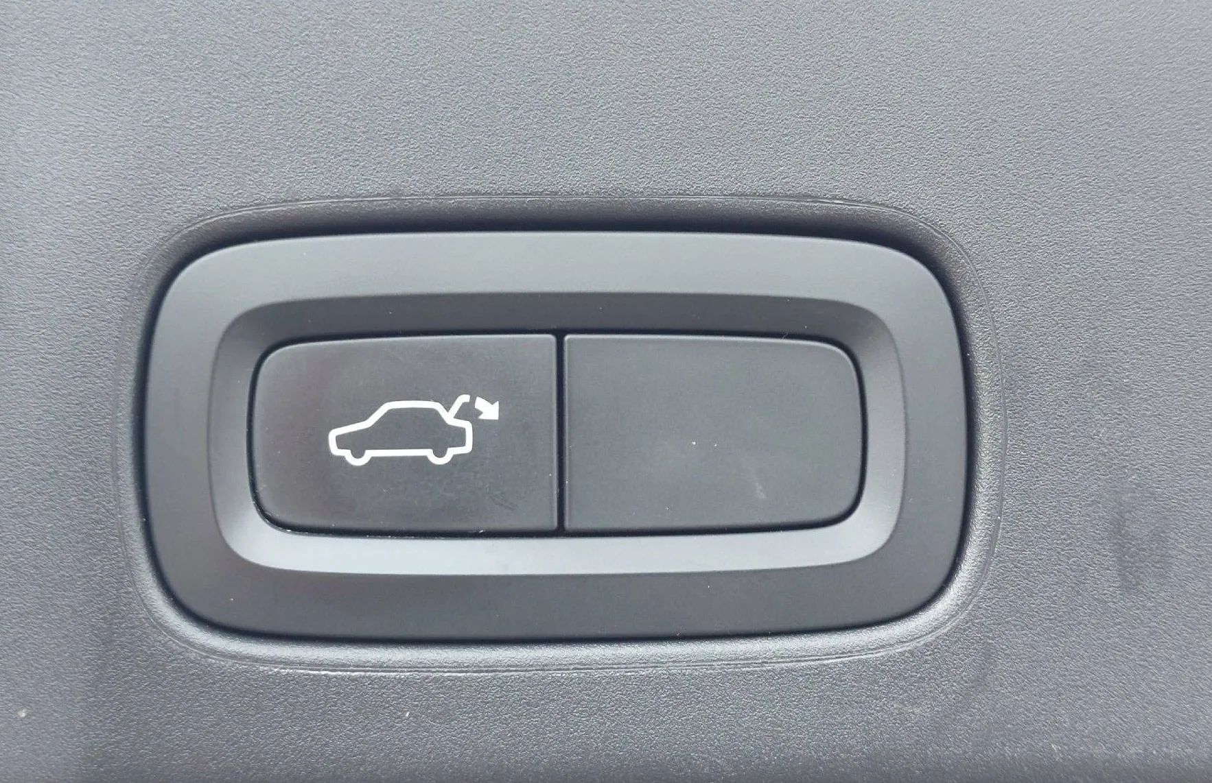 Zunanja slika - Volvo V90 - D3 Kinetic - 10