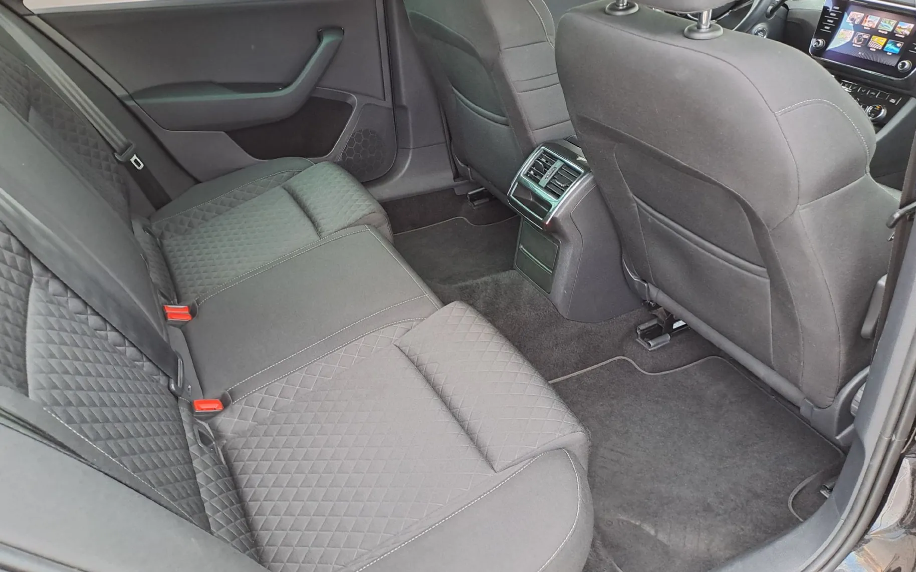 Zunanja slika - Škoda Superb - 1.5 TSI Ambition Combi 110 kW - 10