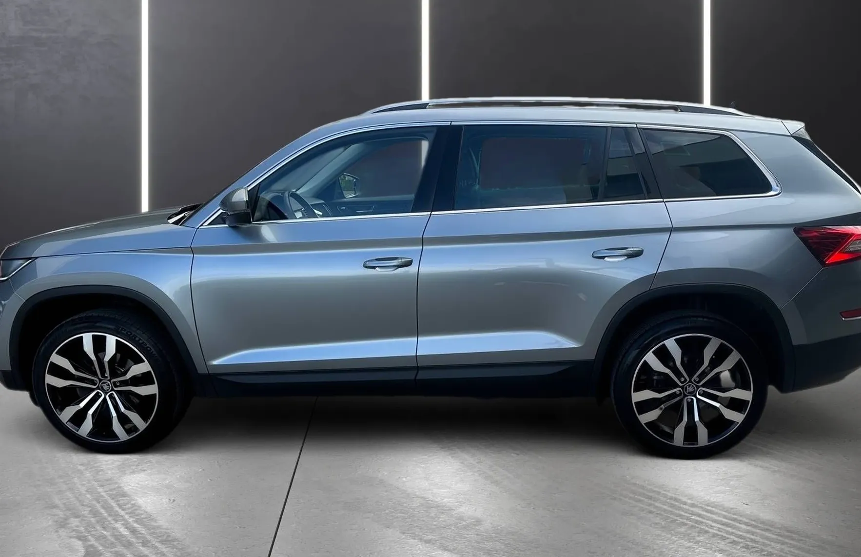 Zunanja slika - Škoda Kodiaq - 2.0 TDI FUL LED ACC NAVI VIRTUAL HI-FI KLJUKA TOP - 4