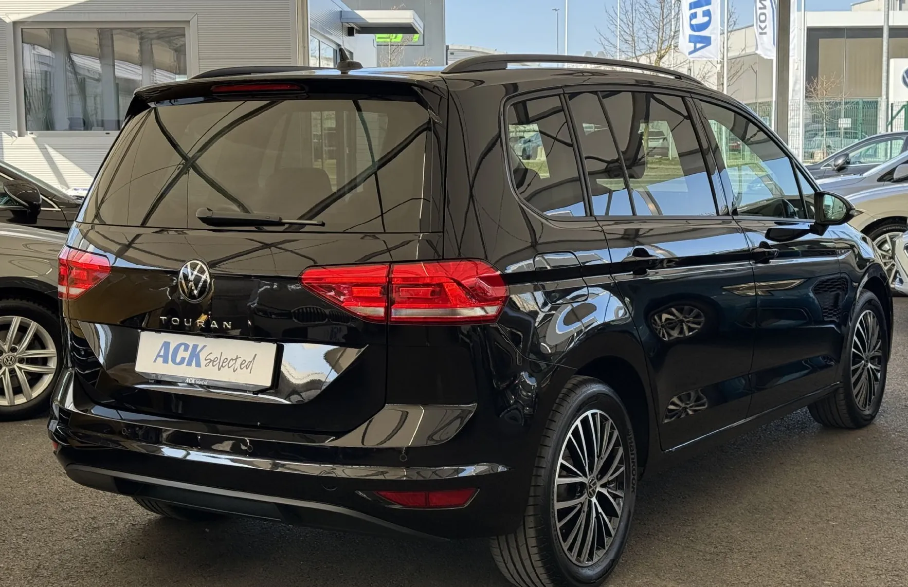 Zunanja slika - Volkswagen Touran - 1.5 TSI DSG Family -vl.kljuka - 7sedežev - webasto - 5