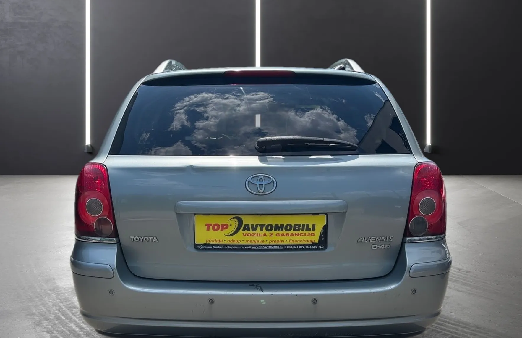 Zunanja slika - Toyota Avensis - Combi 2.2 D SLOVENSKO VOZILO XENON TEMPOMAT USNJE - 4