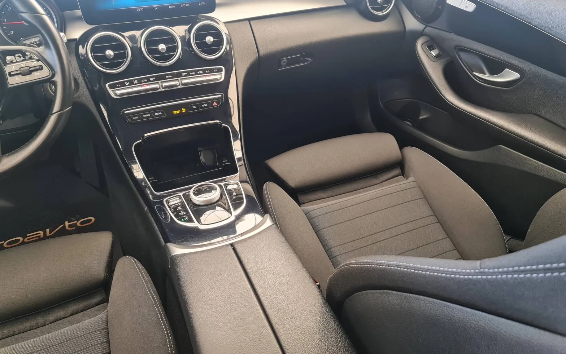 Notranja slika - Mercedes-Benz C-Razred - C 200 d T Avt.Redno servisiran pooblaščen servis.. - 12