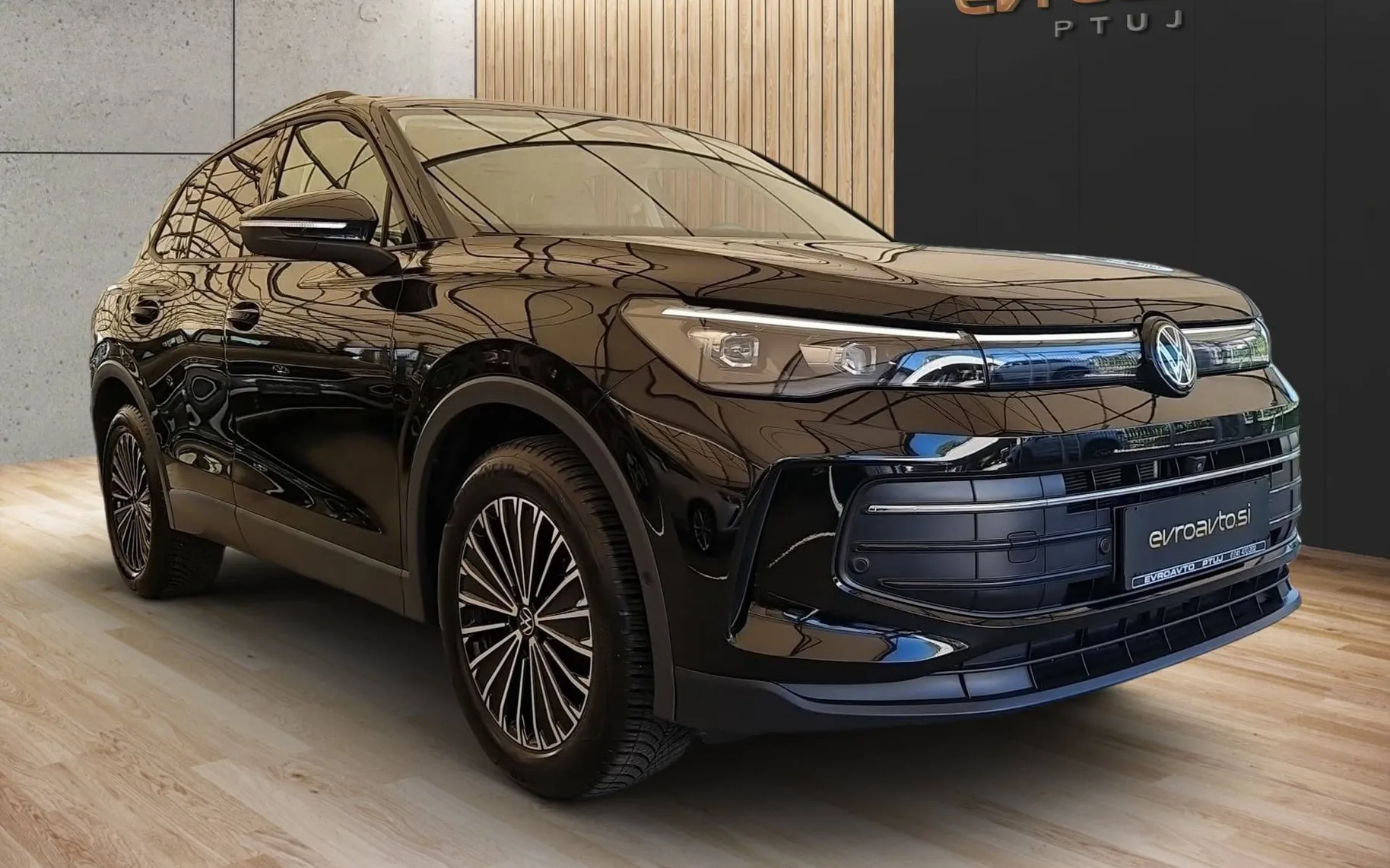 Zunanja slika - Volkswagen Tiguan - 1.5 eTSI BMT Life DSG 1 Lastnik-Tov.garancija - 5