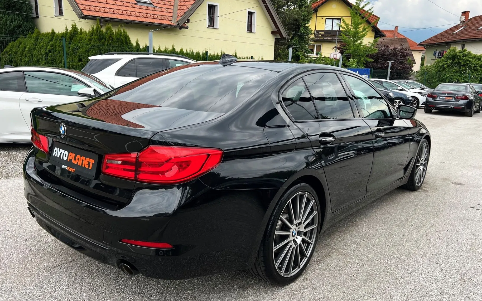 Zunanja slika - BMW Serija 5 - : 520d AUT. SPORTLiNE FULL LED HEADuP ŠIBEDAH ALU20 - 5