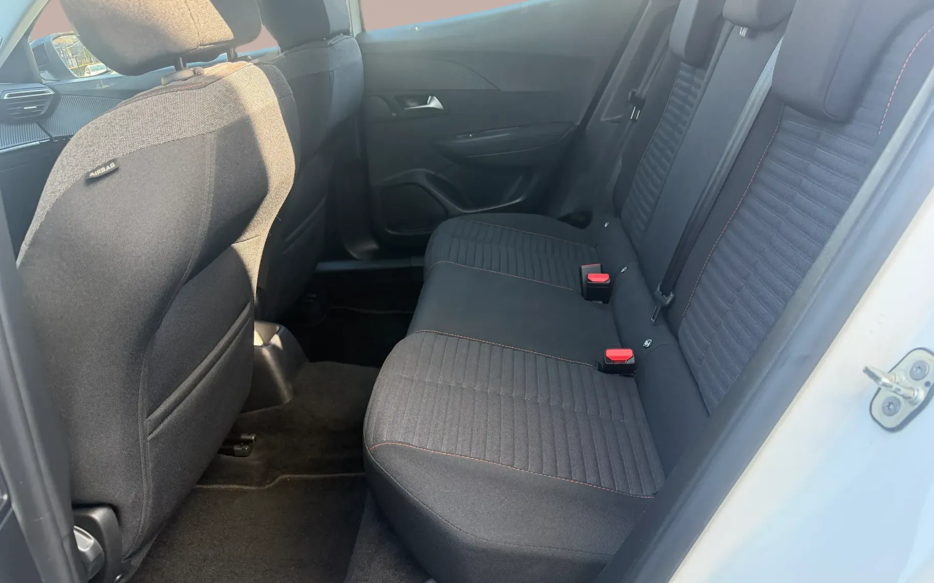 Zunanja slika - Peugeot 2008 - 1,5 BlueHDI 110 S&S - 12
