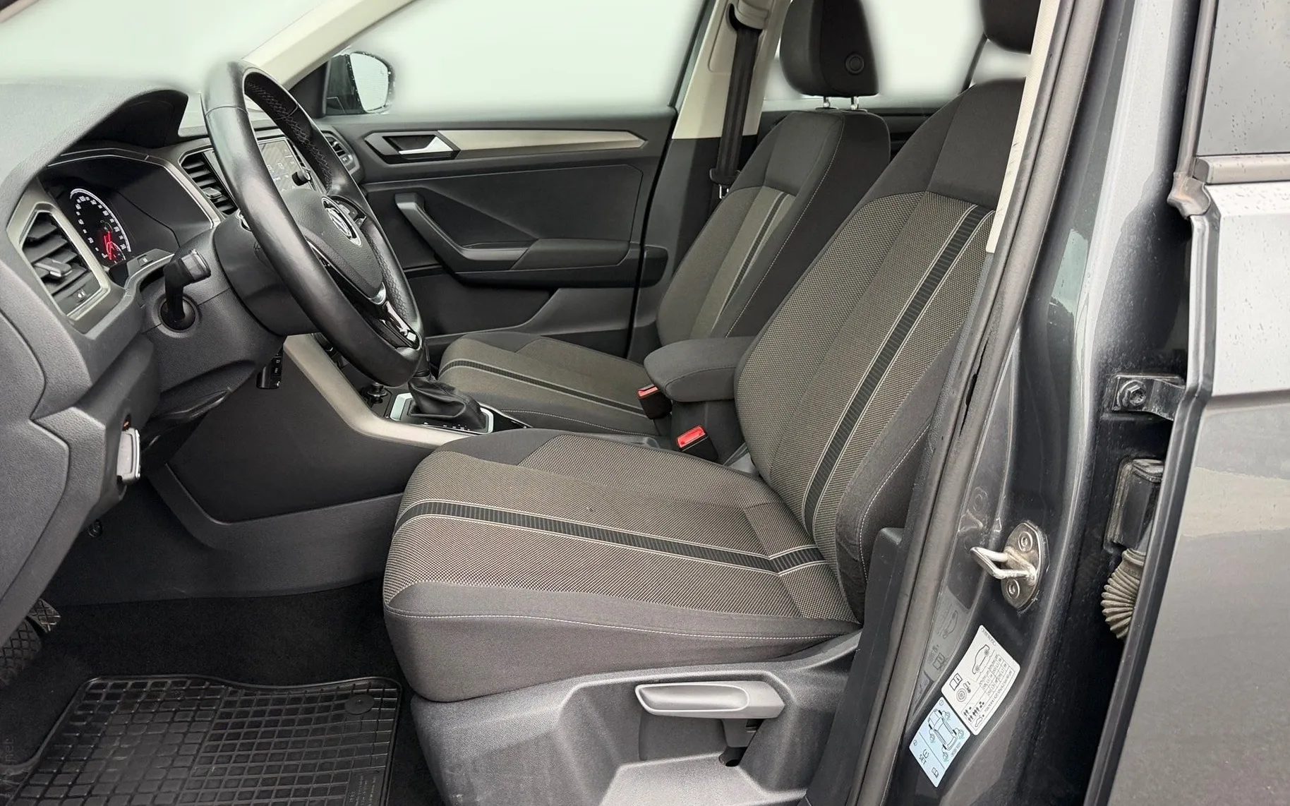 Notranja slika - Volkswagen T-Roc - 1.5 TSI BMT DSG-Style-SLO-Full LED-Vlečna kljuka - 7