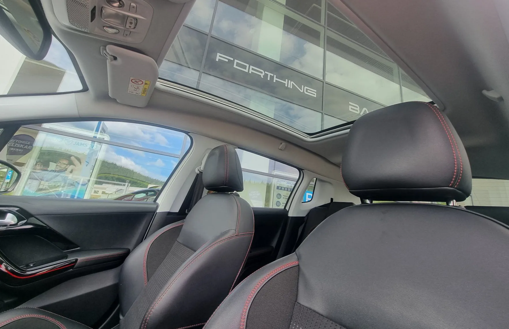 Zunanja slika - Peugeot 2008 - 1.2PT 110 GT Line AVTOMATIK + POTRJENA SERVISNA - 13