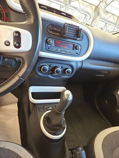 Zunanja slika - Renault Twingo - SCe 70 Limited 1.LASTNIK SLO.POREKLO - 16